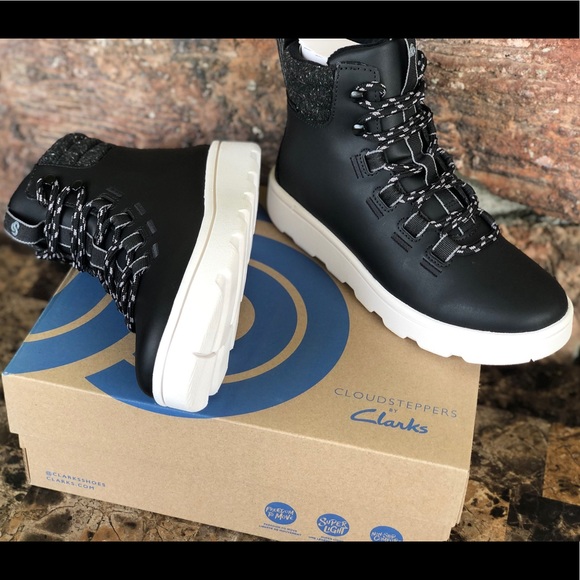 NEW Clarks Women's Step Explore High Booties - Picture 13 of 14